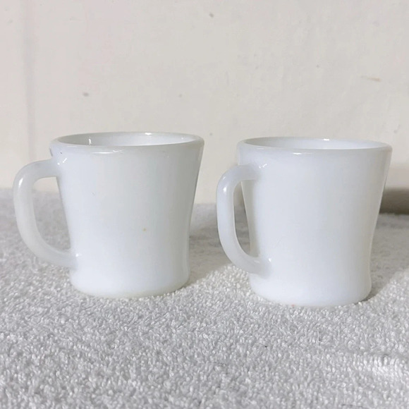 Vintage Federal Heat Proof Milk Glass Mugs x2 - Picture 4 of 10